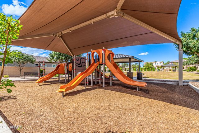 8539 W MIDWAY Avenue, Glendale, AZ 85305