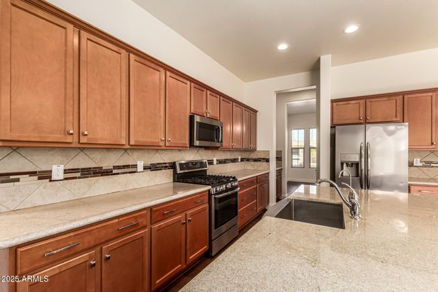 8539 W MIDWAY Avenue, Glendale, AZ 85305