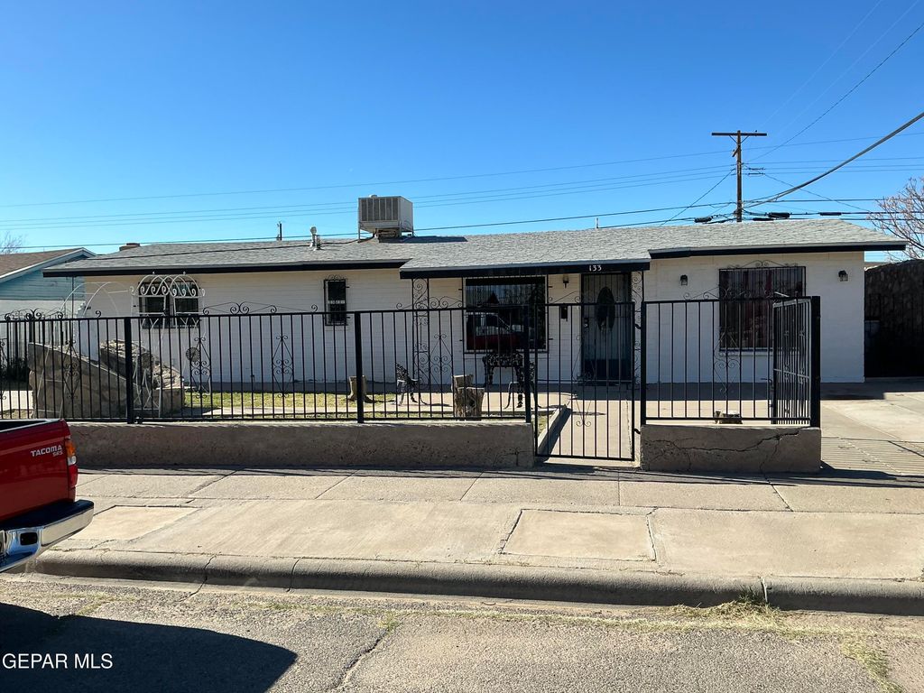 133 BAYWOOD Road, El Paso, TX 79915