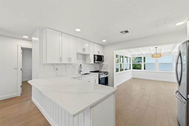 802 Lytle Street, West Palm Beach, FL 33405