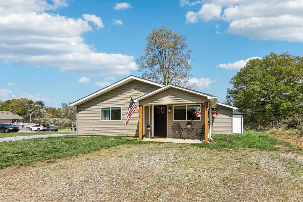 111 W Crawford Street, Landrum, SC 29356