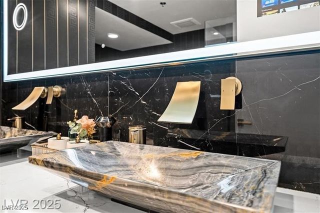 2700 Las Vegas Boulevard 1401, Las Vegas, NV 89109