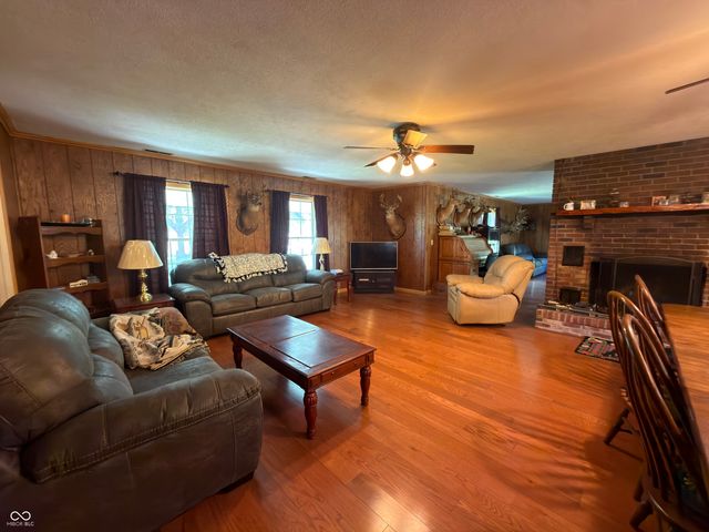 4115 E Olive Branch Road, Bloomfield, IN 47424