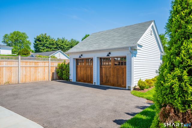 920 Old Post Road, Fairfield, CT 06824