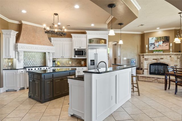 957 Noble Champions Way, Bartonville, TX 76226