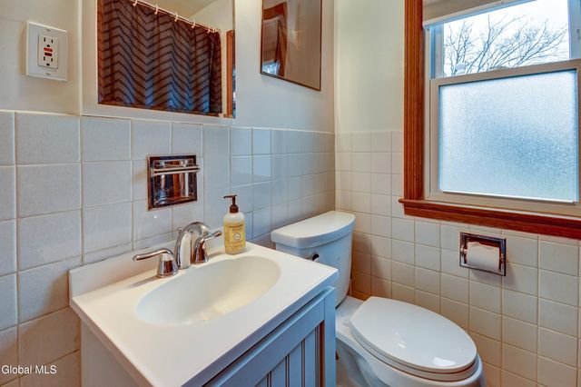 1017 Theodore Road, Rotterdam, NY 12303