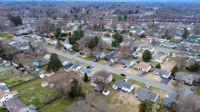 1017 Theodore Road, Rotterdam, NY 12303