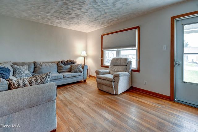 1017 Theodore Road, Rotterdam, NY 12303