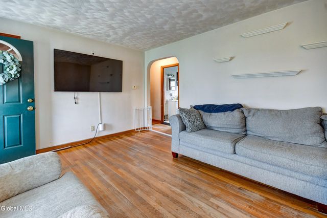 1017 Theodore Road, Rotterdam, NY 12303