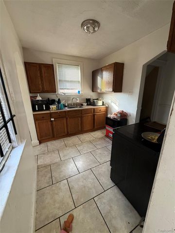 15824 Snowden Street, Detroit, MI 48227