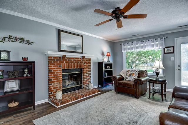 608 Woodcott DR, Chesapeake, VA 23322