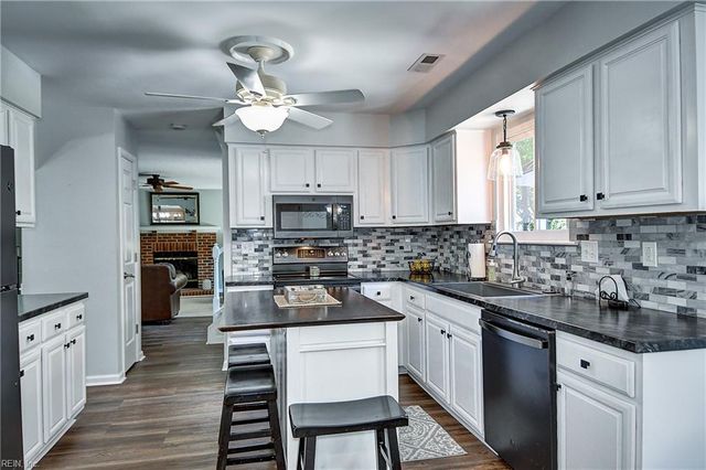 608 Woodcott DR, Chesapeake, VA 23322