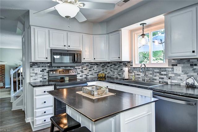 608 Woodcott DR, Chesapeake, VA 23322