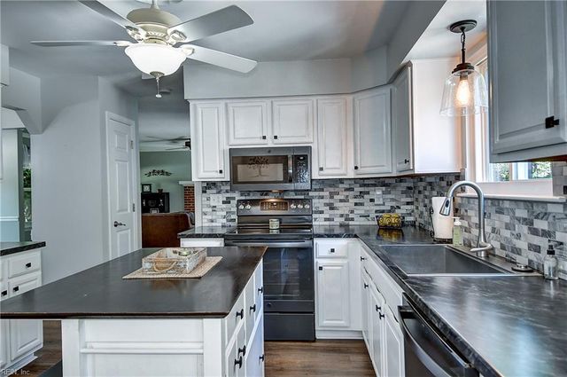 608 Woodcott DR, Chesapeake, VA 23322