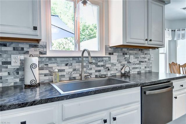 608 Woodcott DR, Chesapeake, VA 23322
