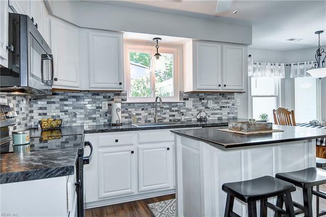 608 Woodcott DR, Chesapeake, VA 23322