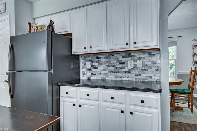 608 Woodcott DR, Chesapeake, VA 23322