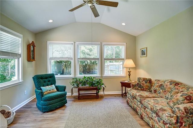 608 Woodcott DR, Chesapeake, VA 23322