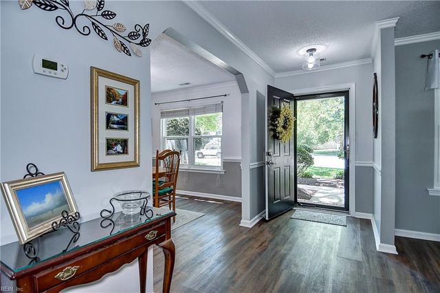 608 Woodcott DR, Chesapeake, VA 23322