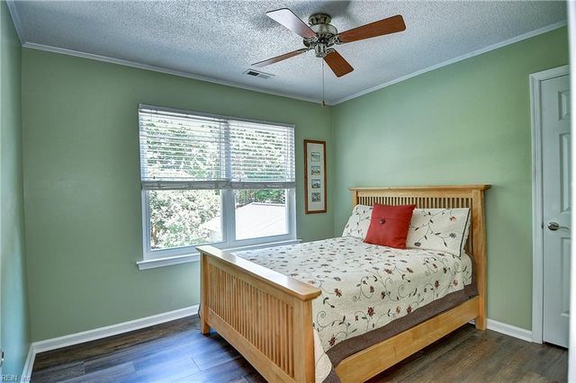 608 Woodcott DR, Chesapeake, VA 23322