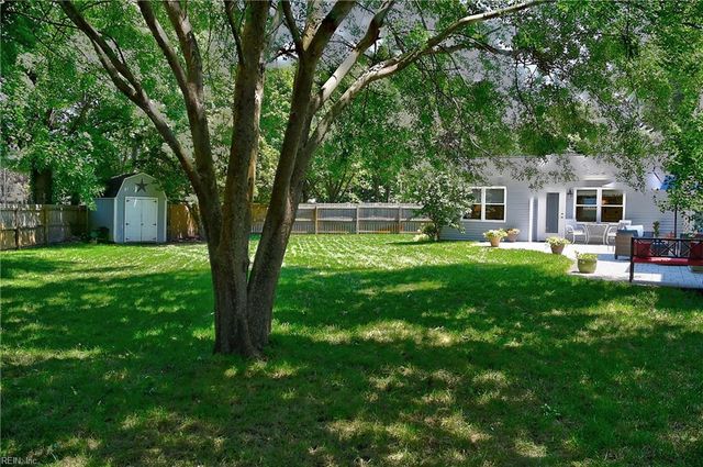 608 Woodcott DR, Chesapeake, VA 23322