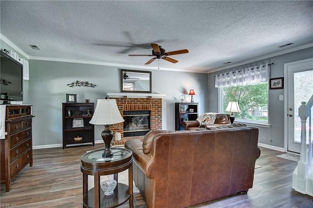 608 Woodcott DR, Chesapeake, VA 23322