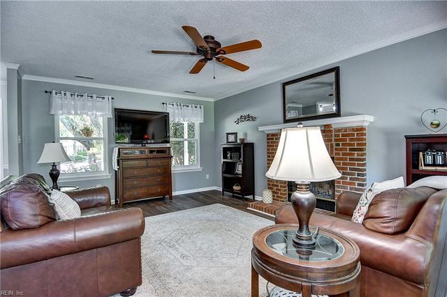 608 Woodcott DR, Chesapeake, VA 23322