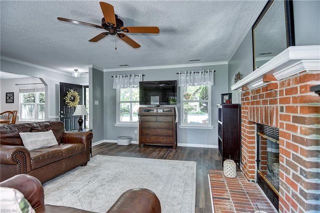 608 Woodcott DR, Chesapeake, VA 23322