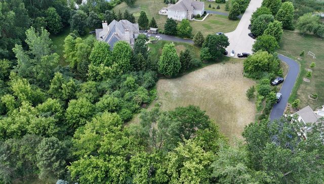 1 N Stoney Ridge Court, Hawthorn Woods, IL 60047