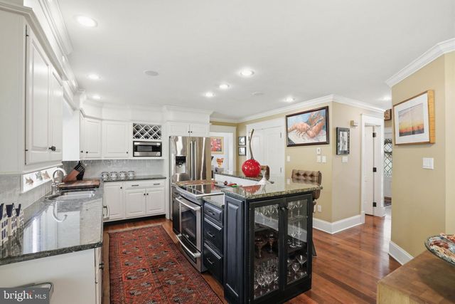 137 E WOODS DR, Lititz, PA 17543