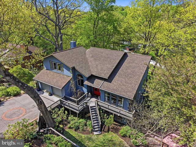 137 E WOODS DR, Lititz, PA 17543