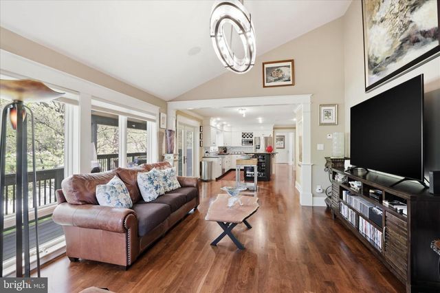 137 E WOODS DR, Lititz, PA 17543
