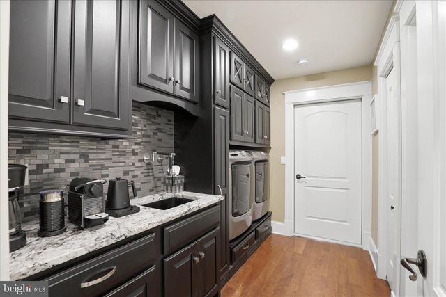 137 E WOODS DR, Lititz, PA 17543