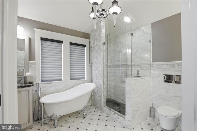 137 E WOODS DR, Lititz, PA 17543