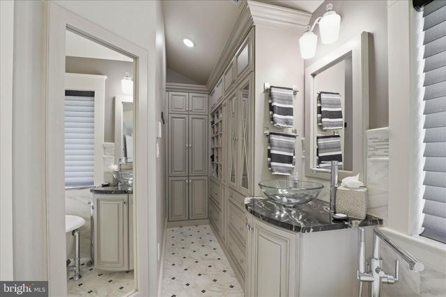 137 E WOODS DR, Lititz, PA 17543