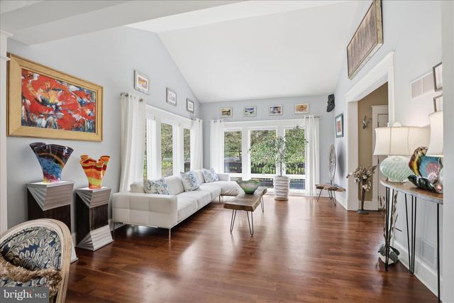 137 E WOODS DR, Lititz, PA 17543