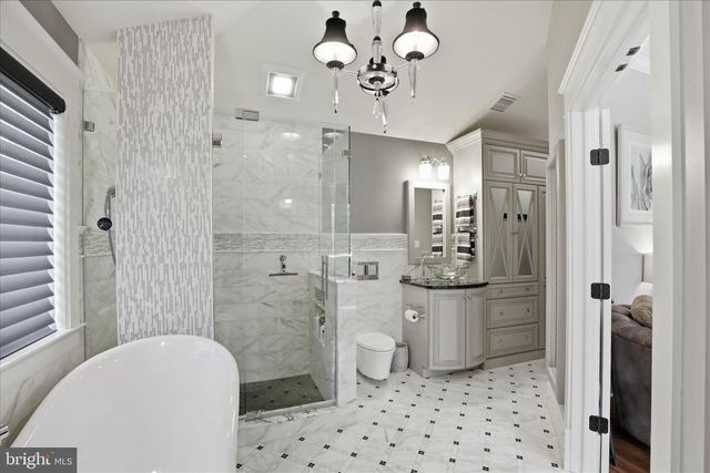 137 E WOODS DR, Lititz, PA 17543