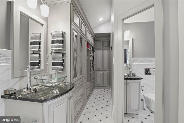 137 E WOODS DR, Lititz, PA 17543
