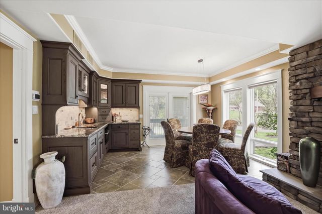 137 E WOODS DR, Lititz, PA 17543