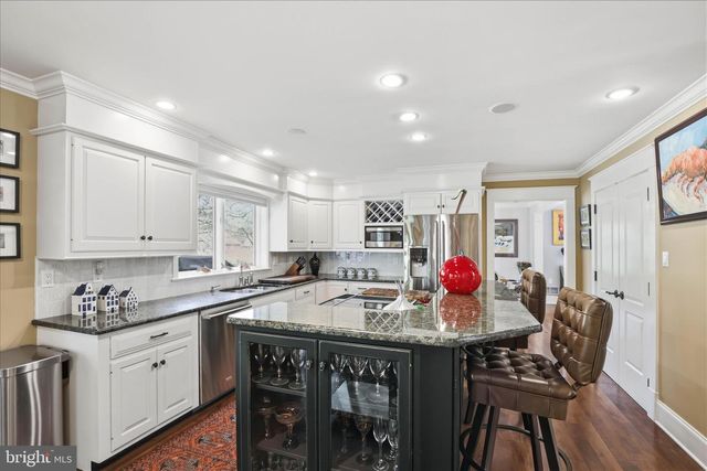 137 E WOODS DR, Lititz, PA 17543