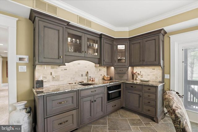 137 E WOODS DR, Lititz, PA 17543