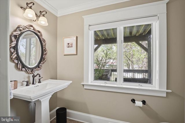 137 E WOODS DR, Lititz, PA 17543