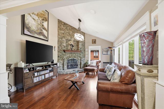 137 E WOODS DR, Lititz, PA 17543
