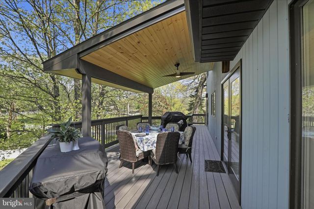 137 E WOODS DR, Lititz, PA 17543