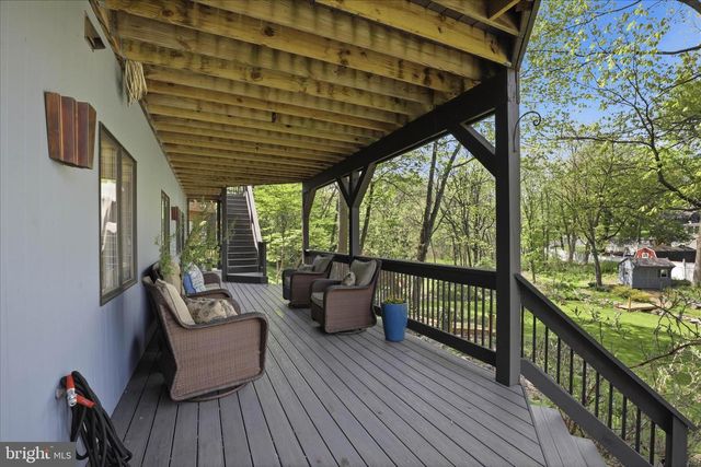 137 E WOODS DR, Lititz, PA 17543