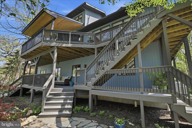137 E WOODS DR, Lititz, PA 17543