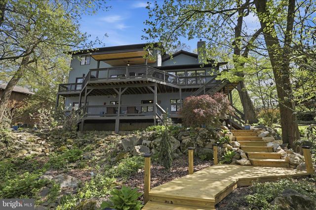 137 E WOODS DR, Lititz, PA 17543
