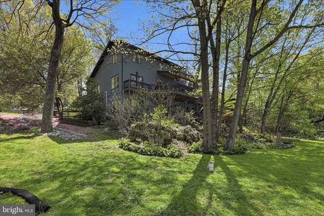 137 E WOODS DR, Lititz, PA 17543