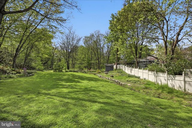137 E WOODS DR, Lititz, PA 17543