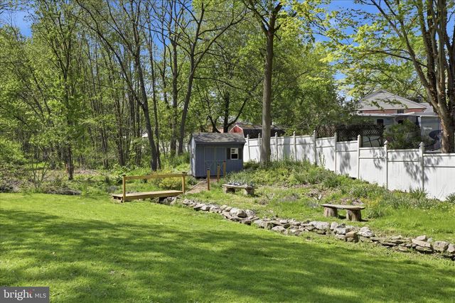 137 E WOODS DR, Lititz, PA 17543